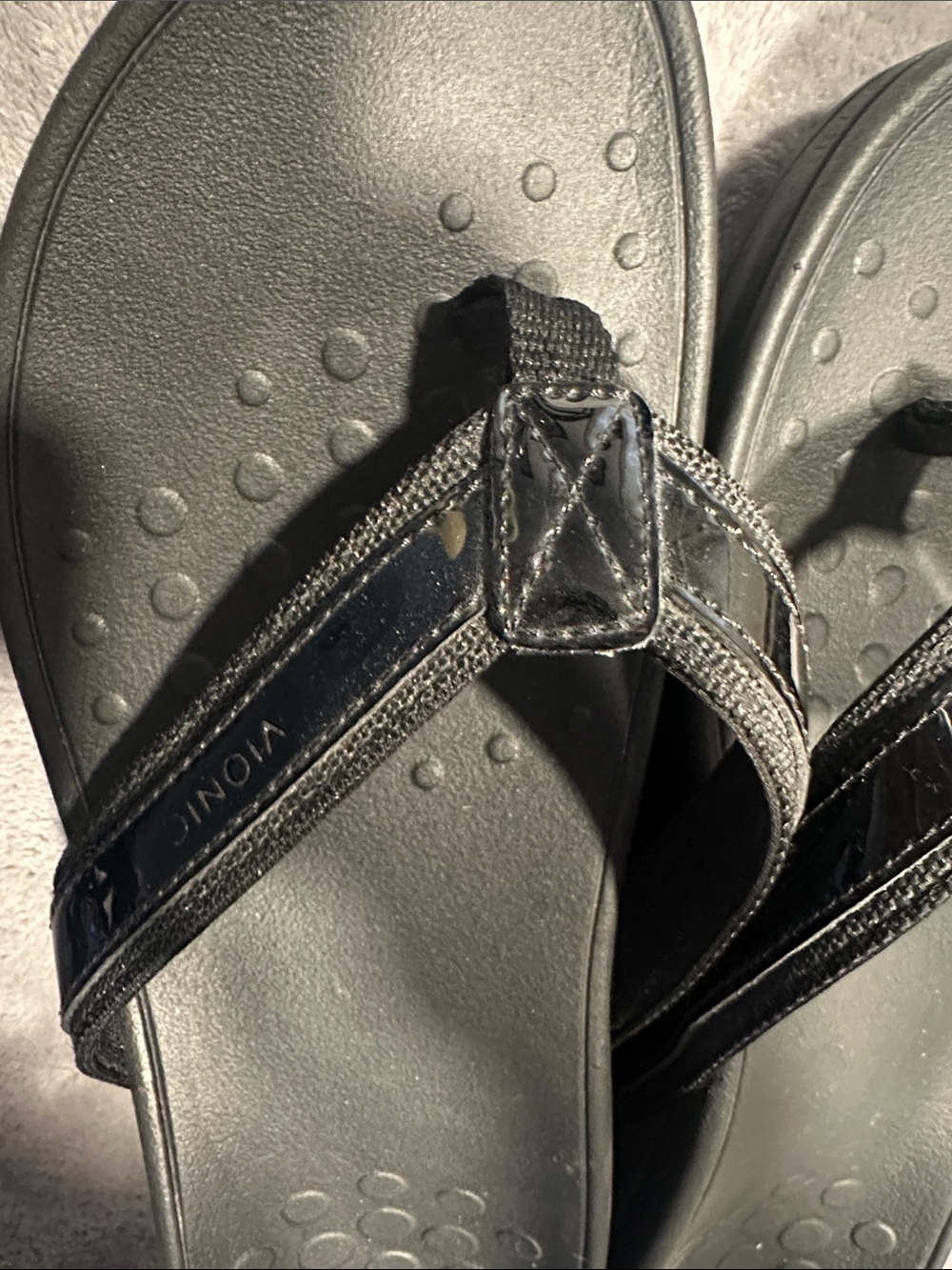 Women’s Vionic High Tide Black Casual Flip Flop Sandals Size 7 - Picture 3 of 5